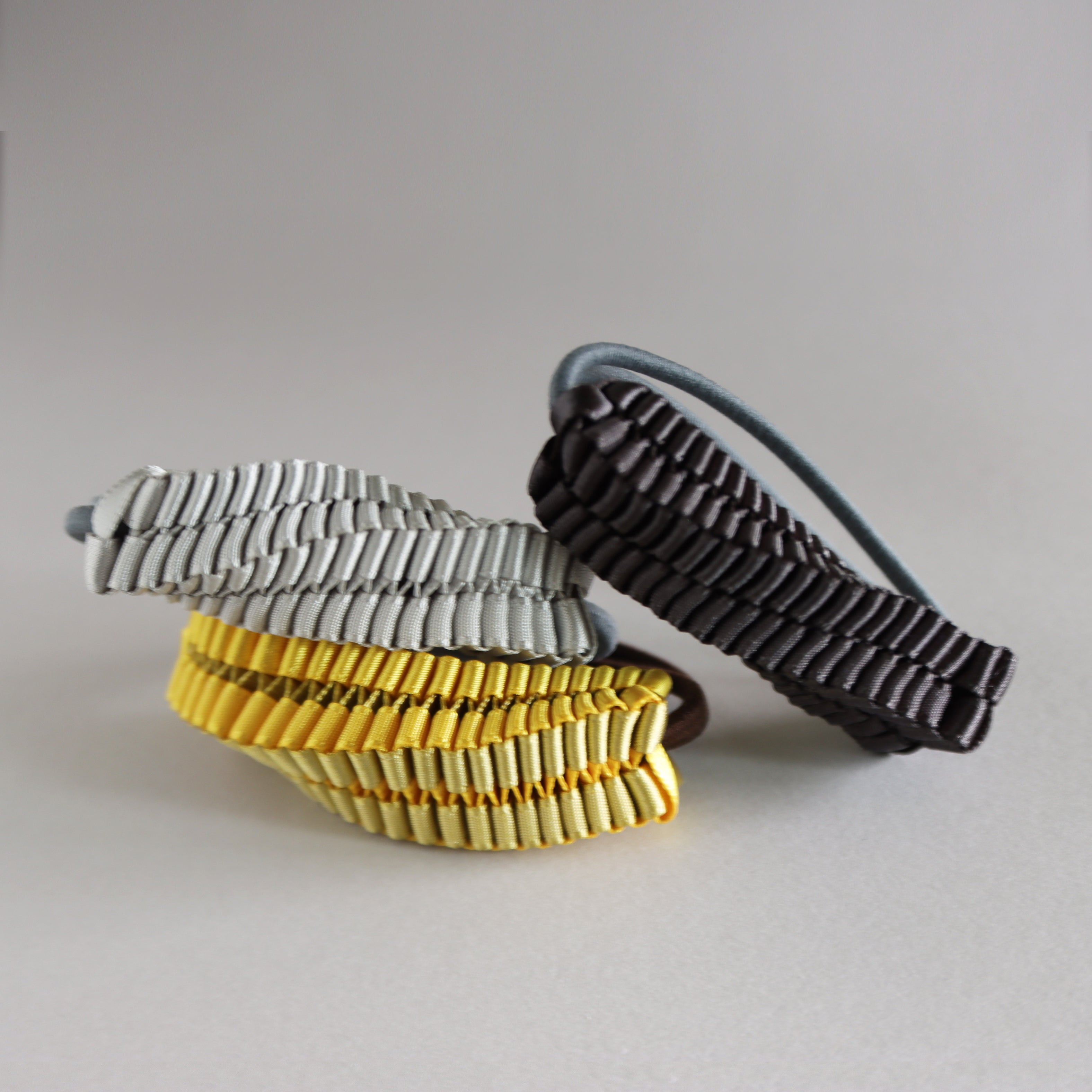 リボンを編んでお作りしたヘアゴム