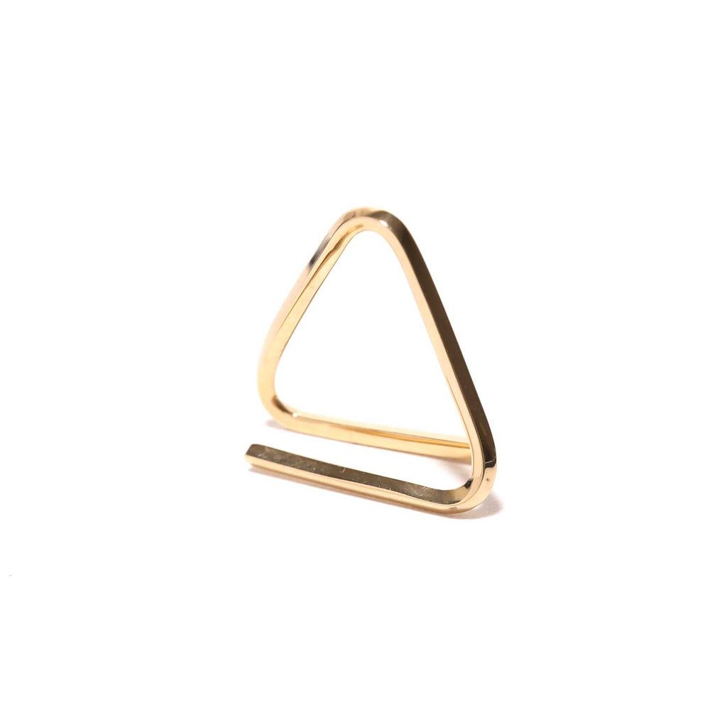 K10素材の三角形のイヤーカフ