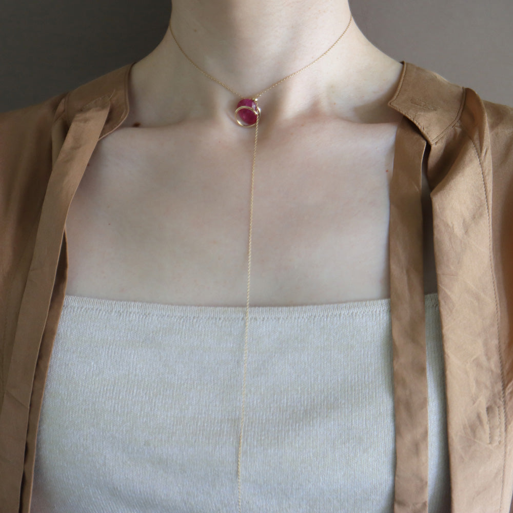 ルビーのCircleネックレスのスタイリング
