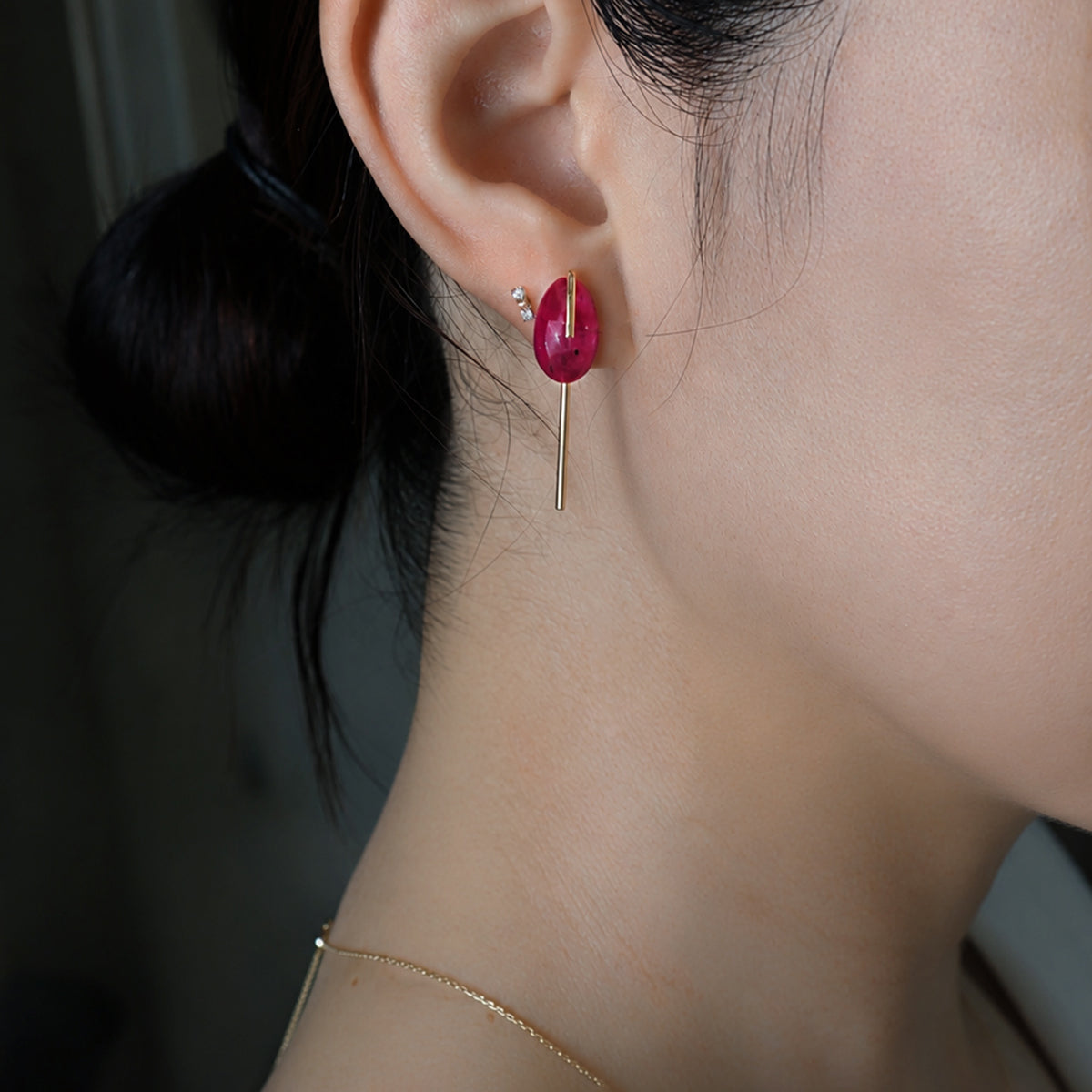 Line / Pierced Earring (single) <br> Ruby