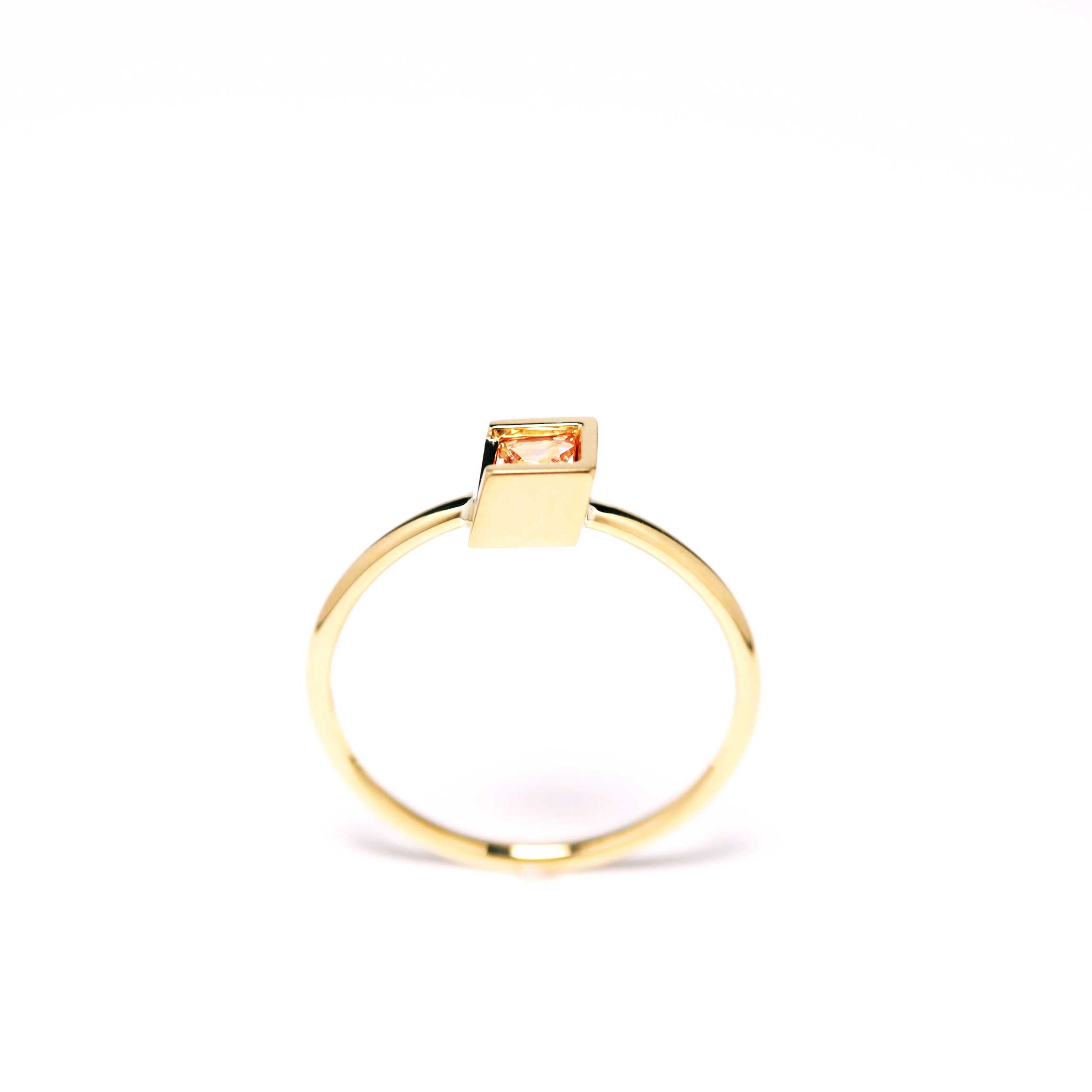 Iridescence Ring / Orange sapphire (K18)