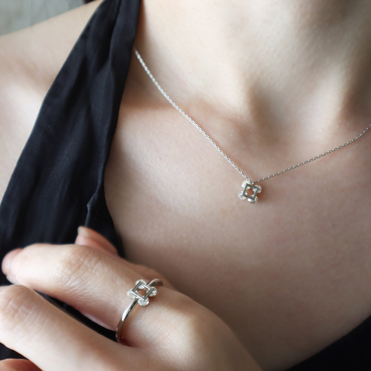 Mobius Necklace<br> K18YG