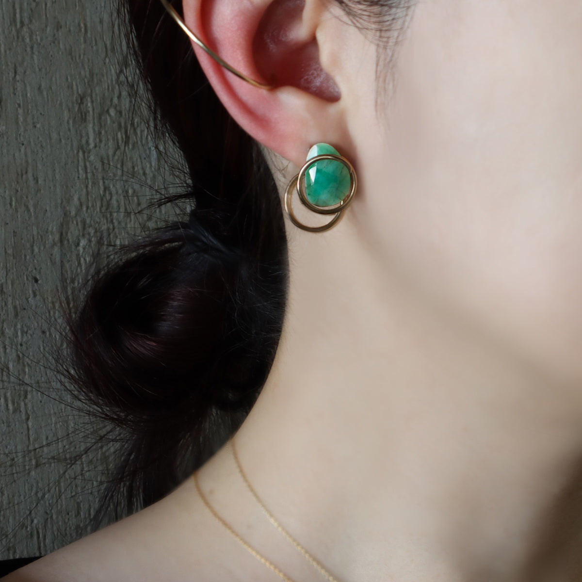 Circle / Pierced Earring (single) <br> Emerald