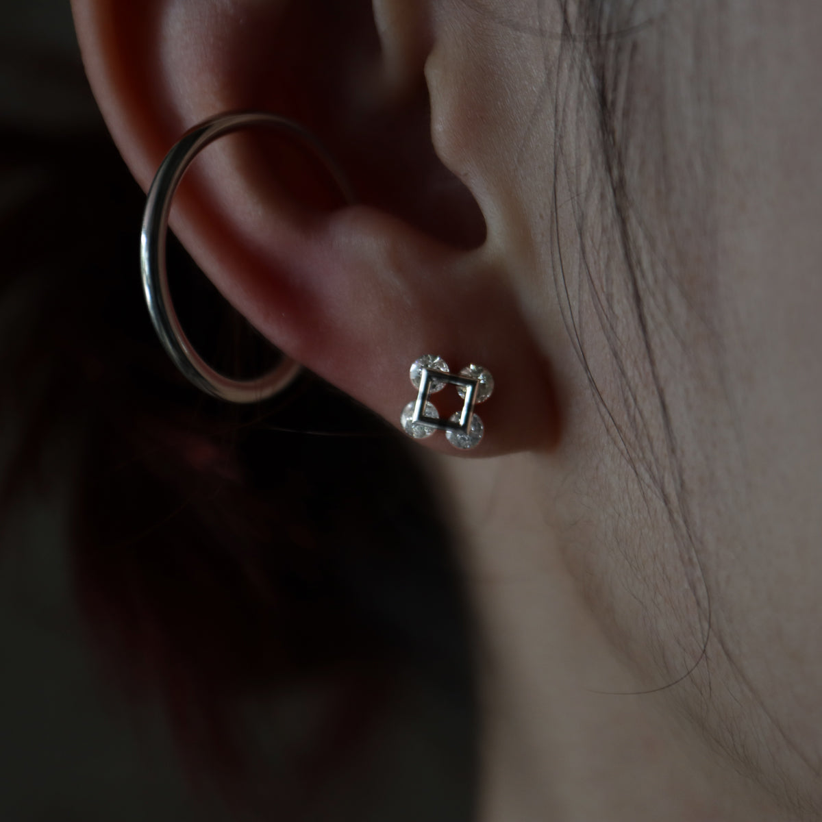 Graham4 / Pierced Earrings <br> Platinum