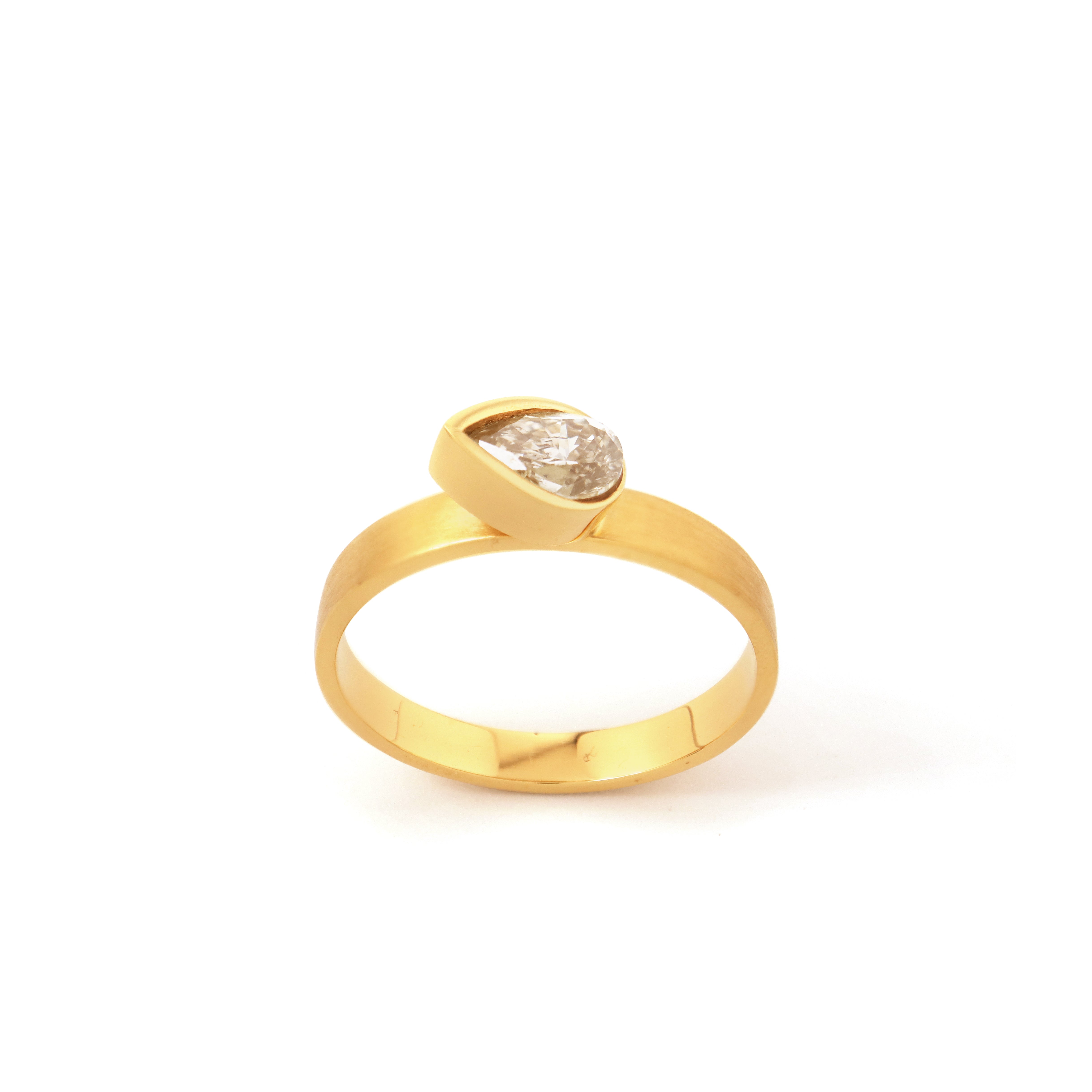 Protrude (K18) / Ring <br> Diamond