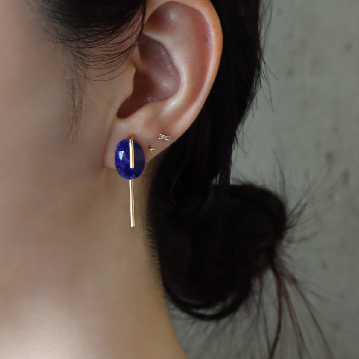Line / Pierced Earring (single) <br> Lapis lazuli