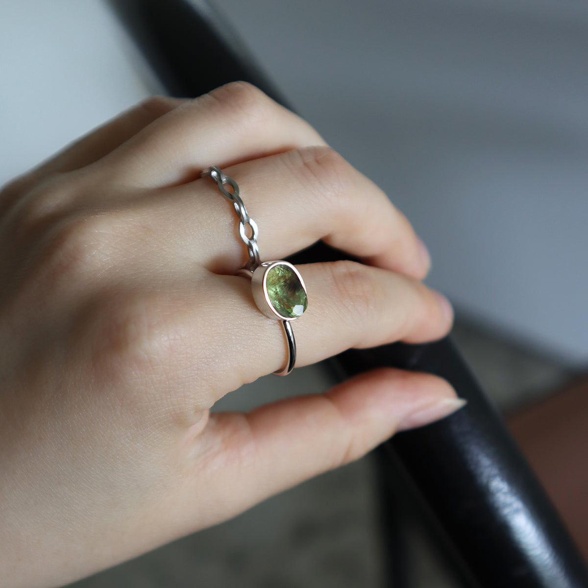 Protrude (Pt) / Ring <br> Peridot rutile quartz