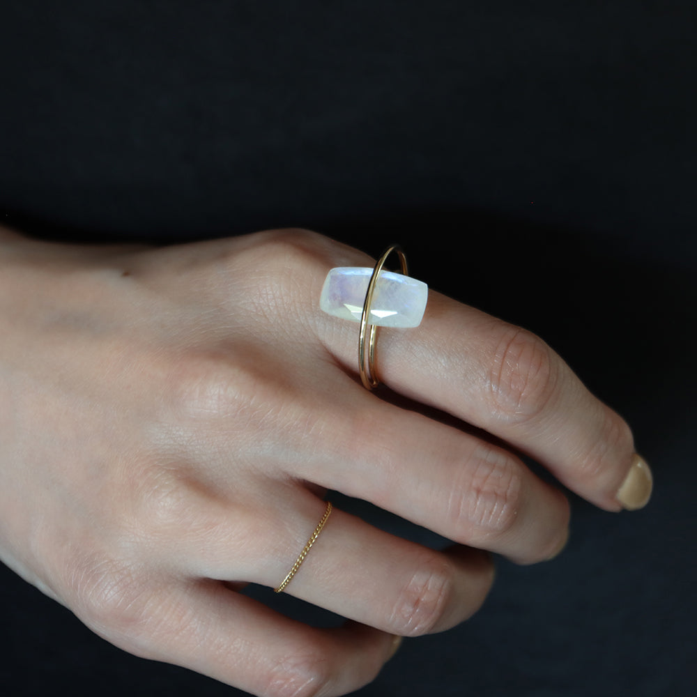 Luna / Ring <br> Moonstone