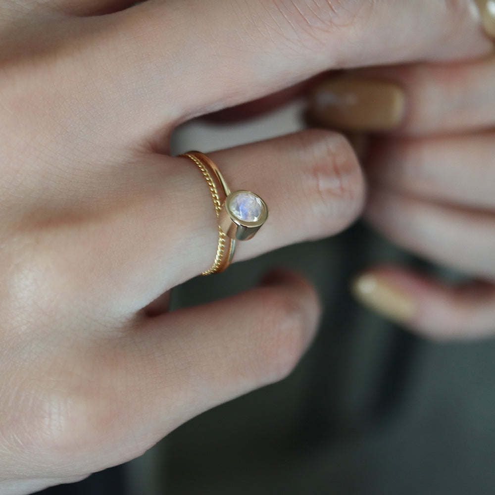 Protrude (K10) / Ring <br> Moonstone