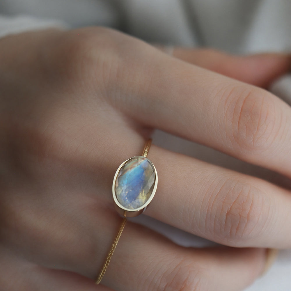 Protrude (K10) / Ring <br> Rainbow moonstone