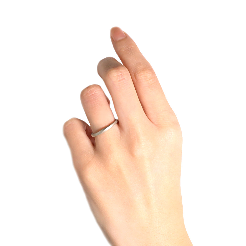 Mobius Ring <br> Pt900 <br> matte