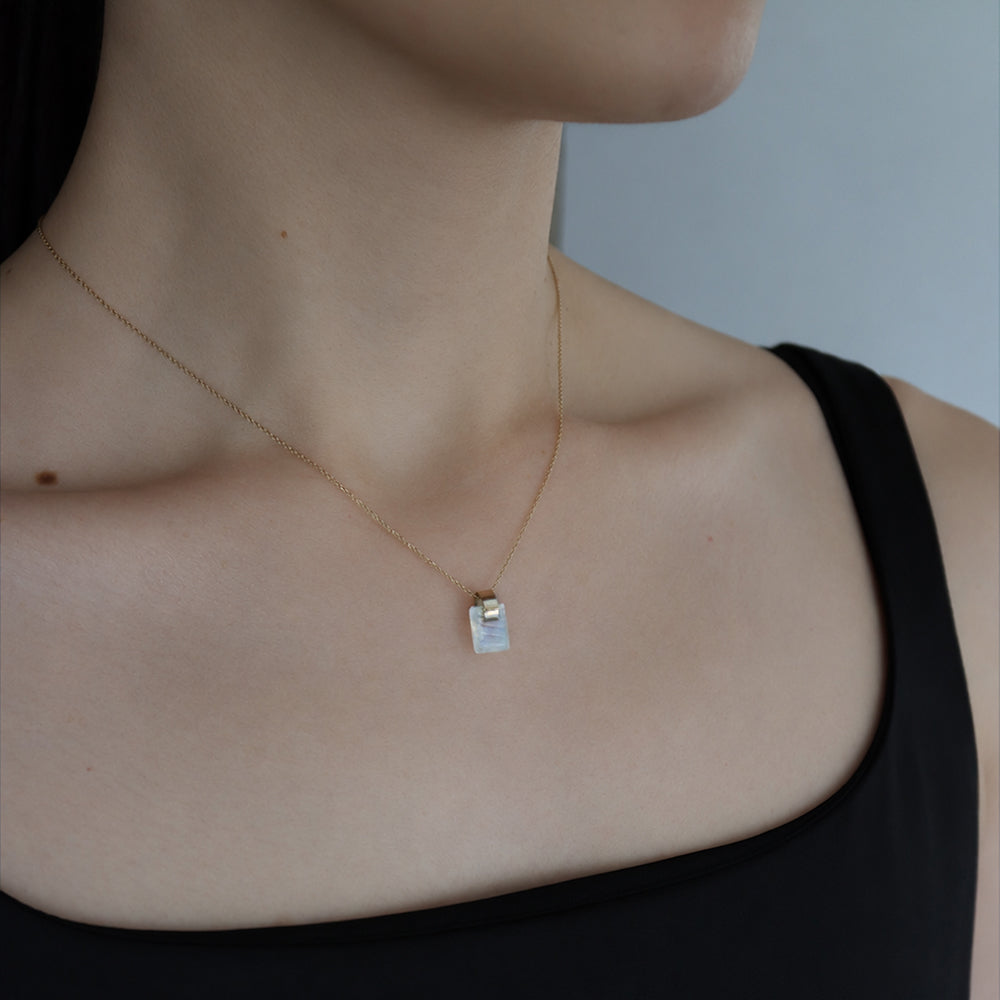 Ruffle / Necklace <br> Rainbow moonstone