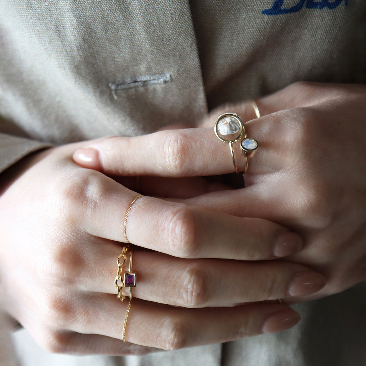 Circle / Ring <br> Brookite in quartz