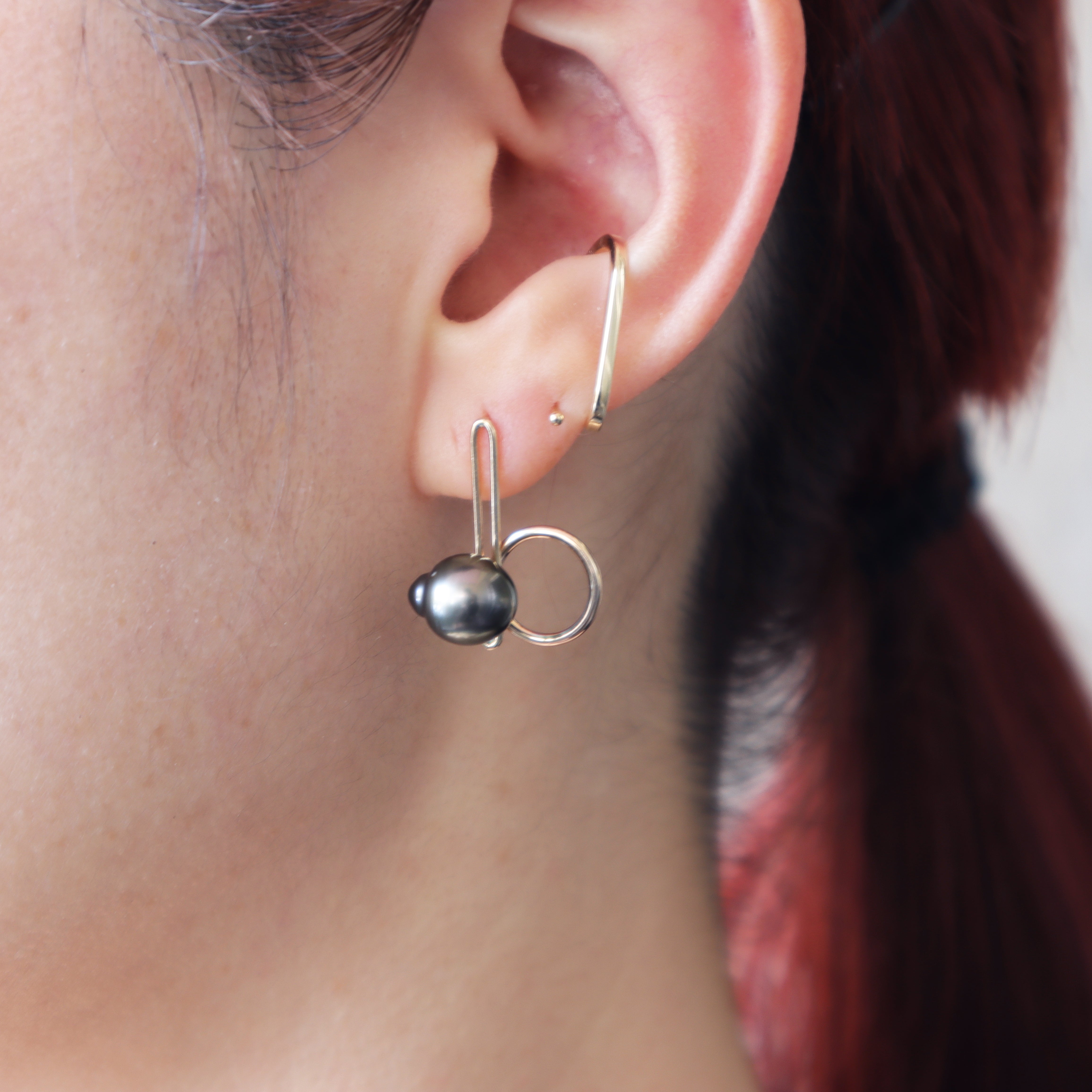 Rail / Pierced Earrings <br> Black