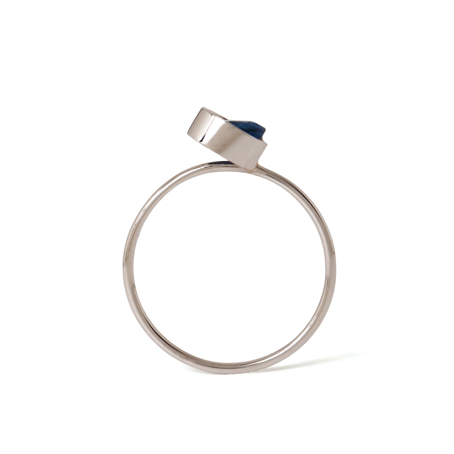 Protrude (Pt) / Ring <br> Sapphire