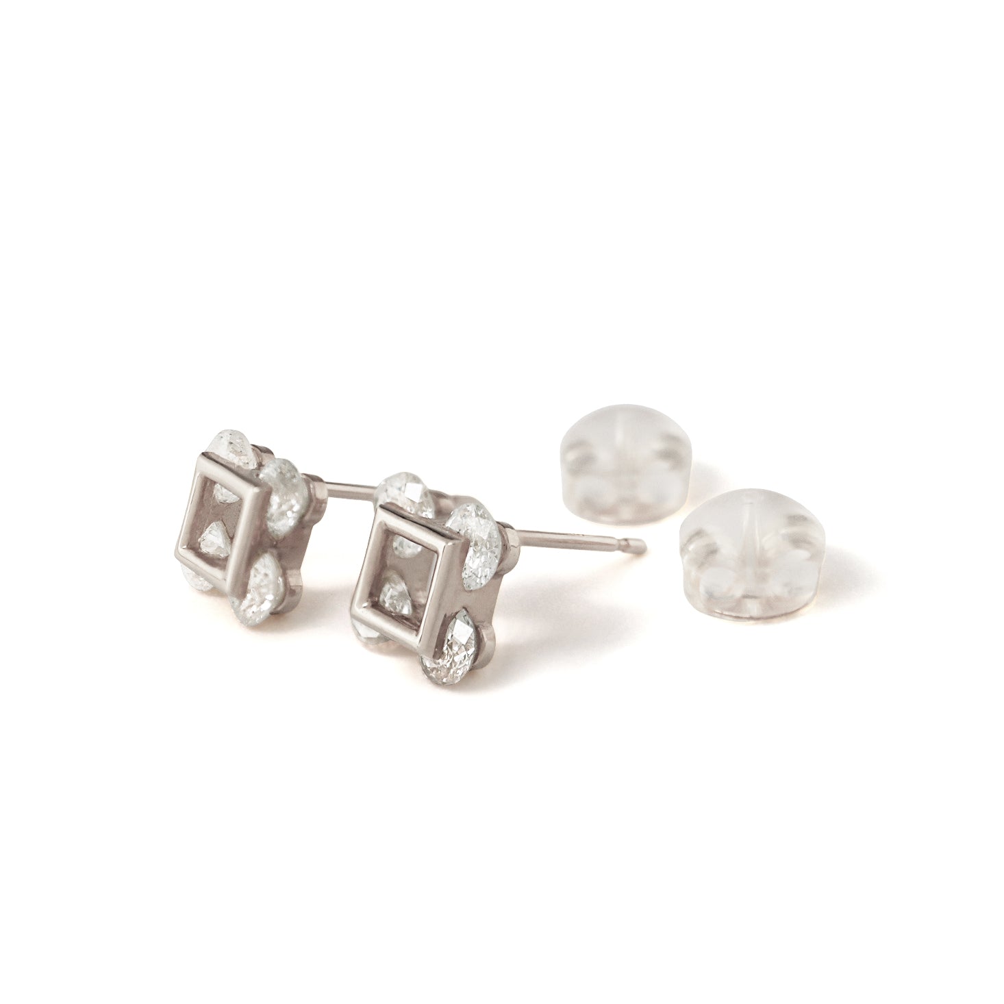 Graham4 / Pierced Earrings <br> Platinum