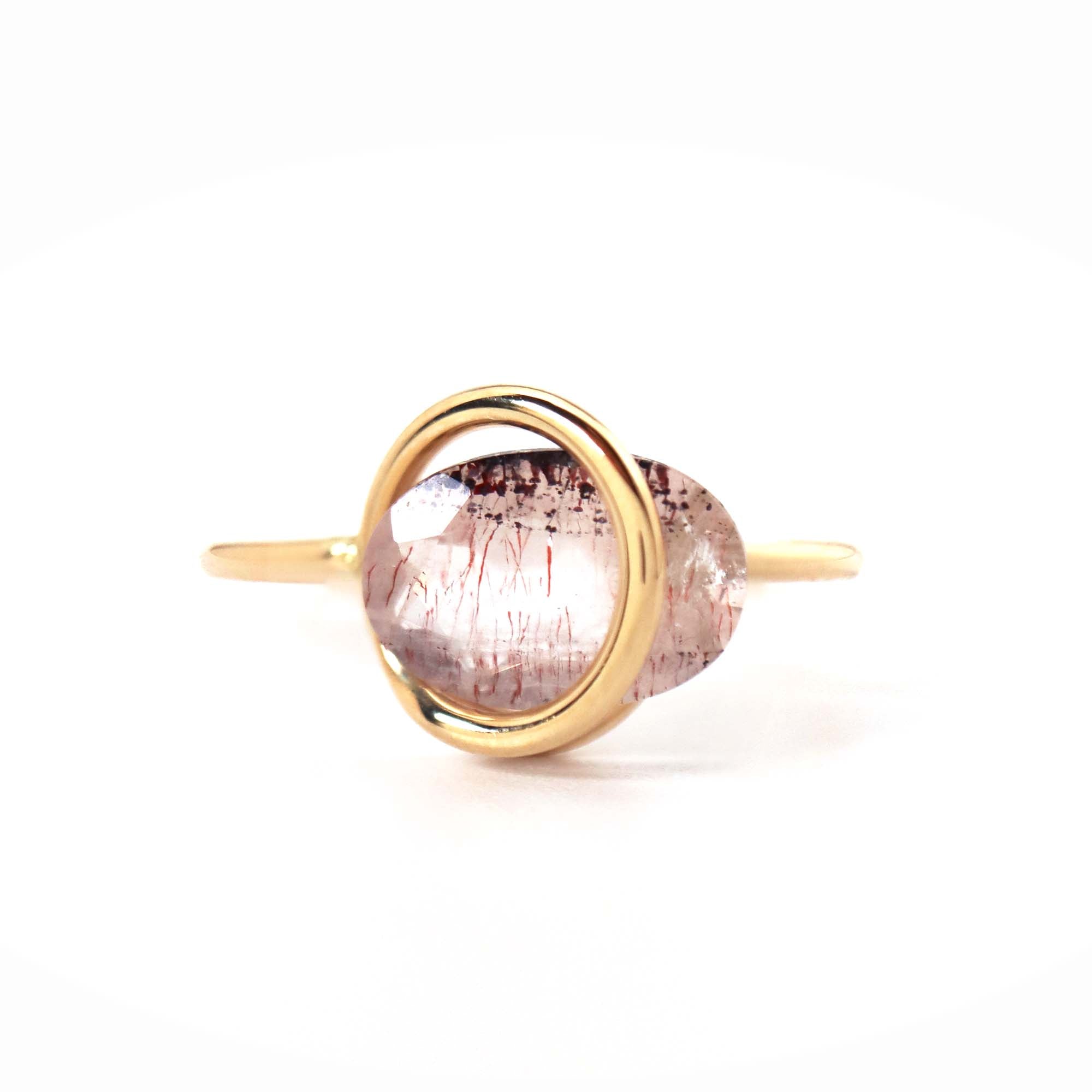 Circle / Ring <br> Goethite in quartz