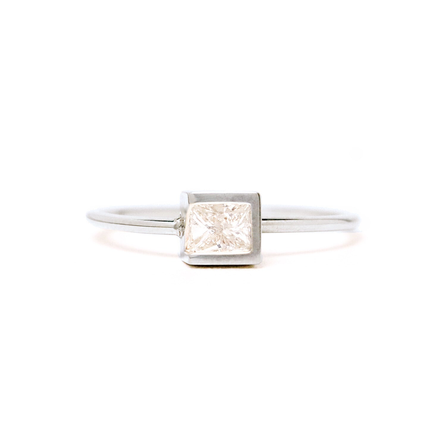 Iridescence Ring / 4.0 <br> Diamond <br> Pt900