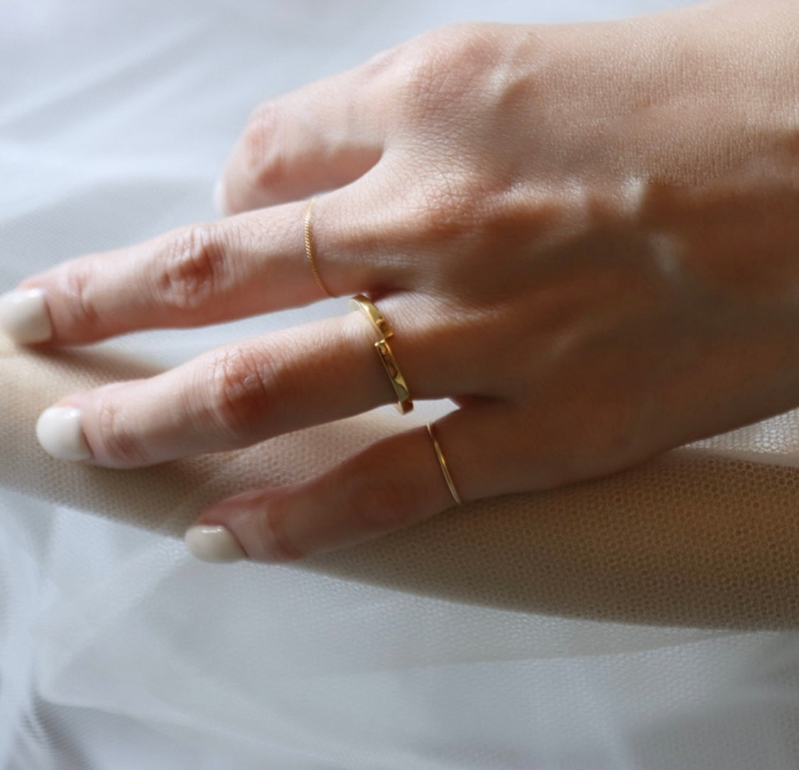∞ Ring / square wire