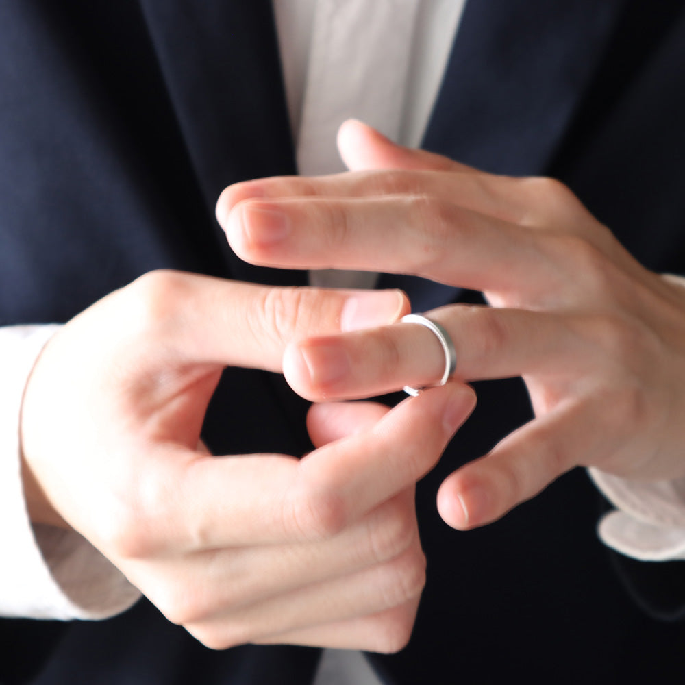 Rectangle Ring / 3.0 <br> Pt900 <br> matte