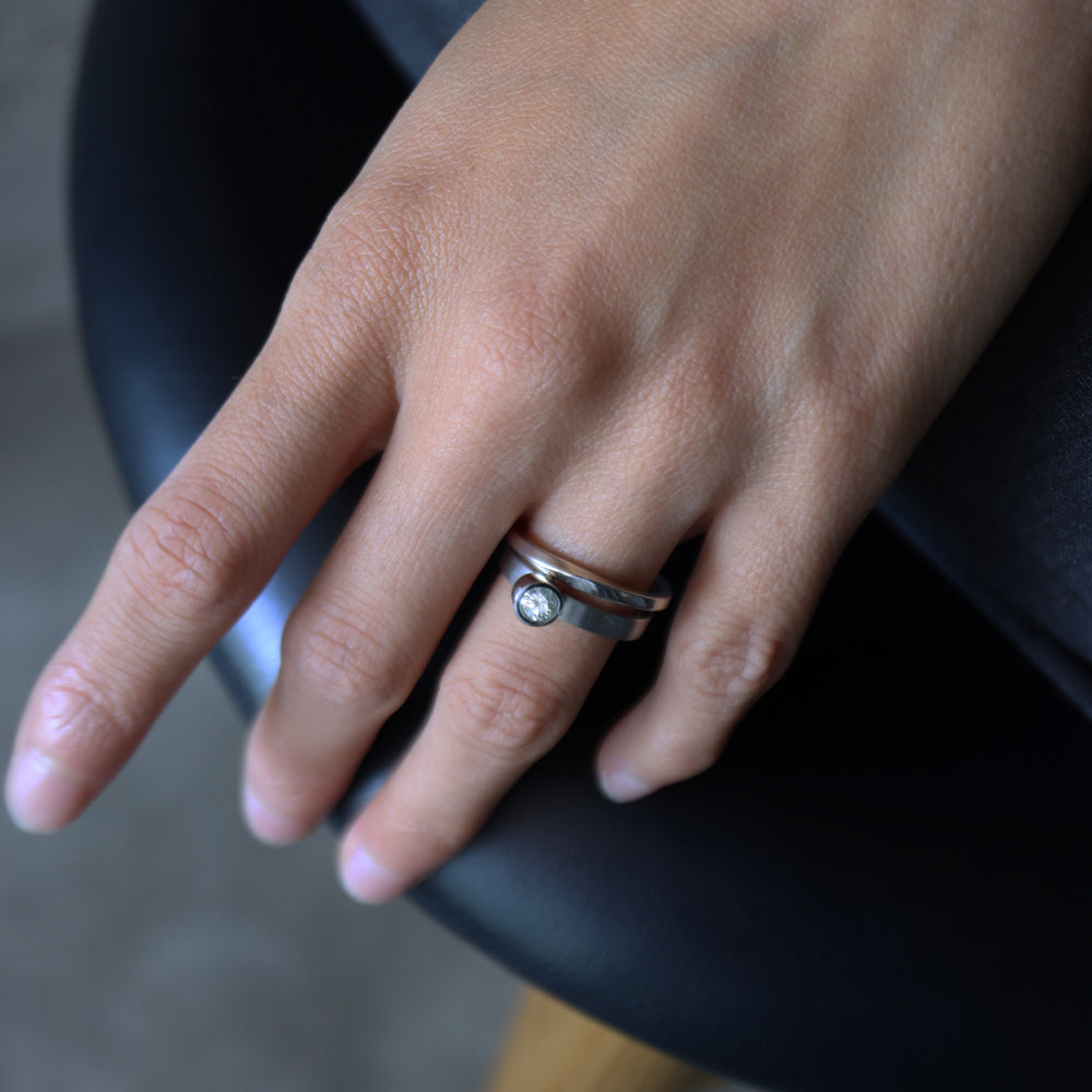 Mobius Ring <br> Pt900 <br> glossy