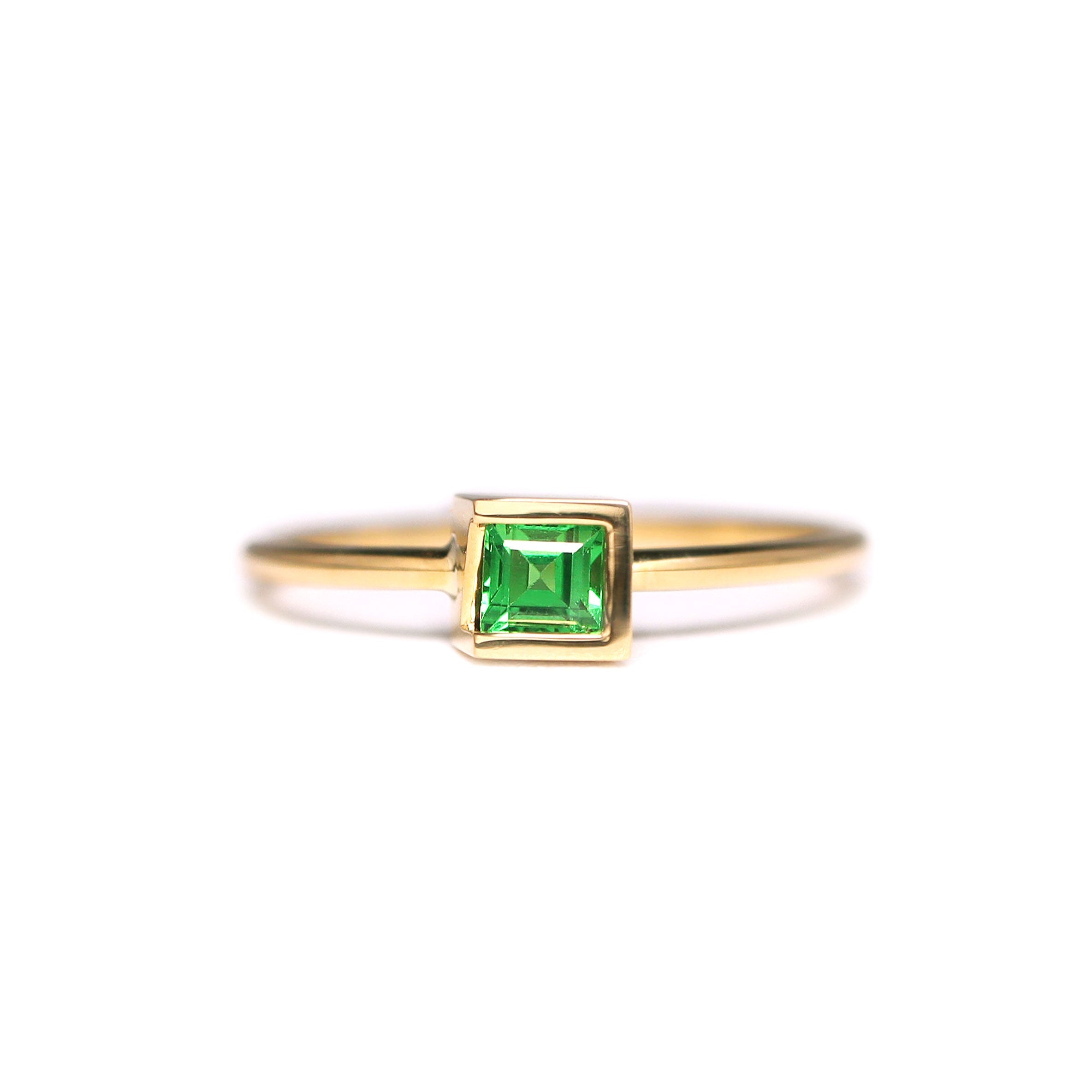 Iridescence Ring / , Green garnet (K18)