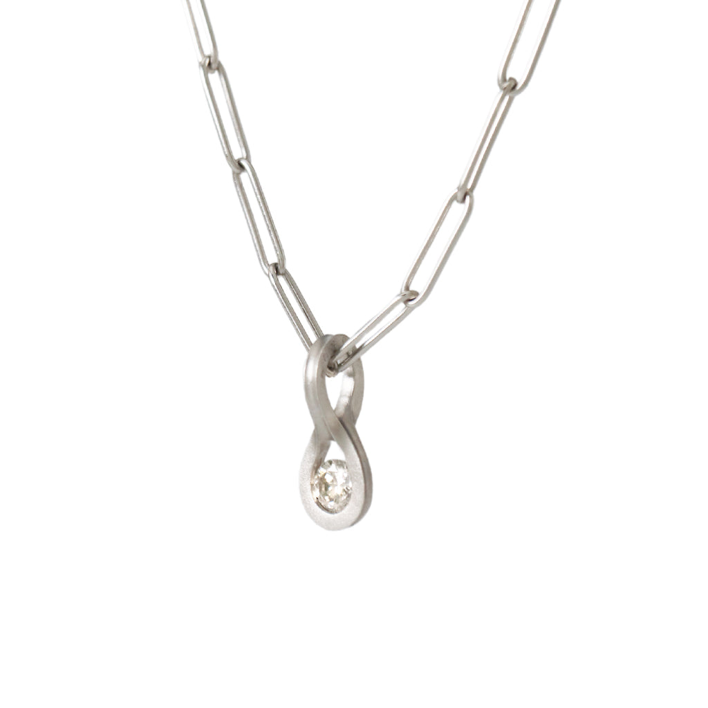 Mobius Necklace <br> Pt900