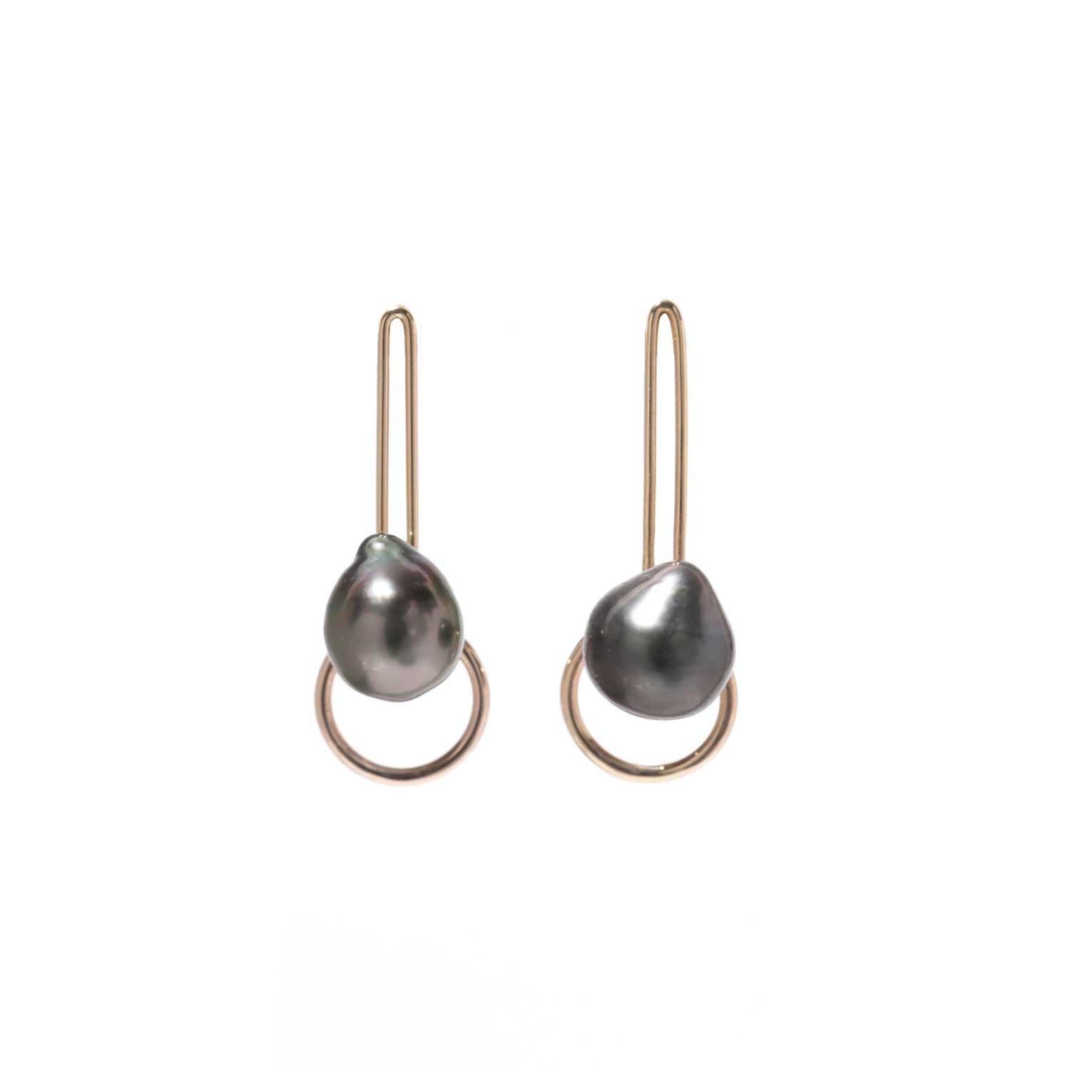 Rail / Pierced Earrings <br> Black