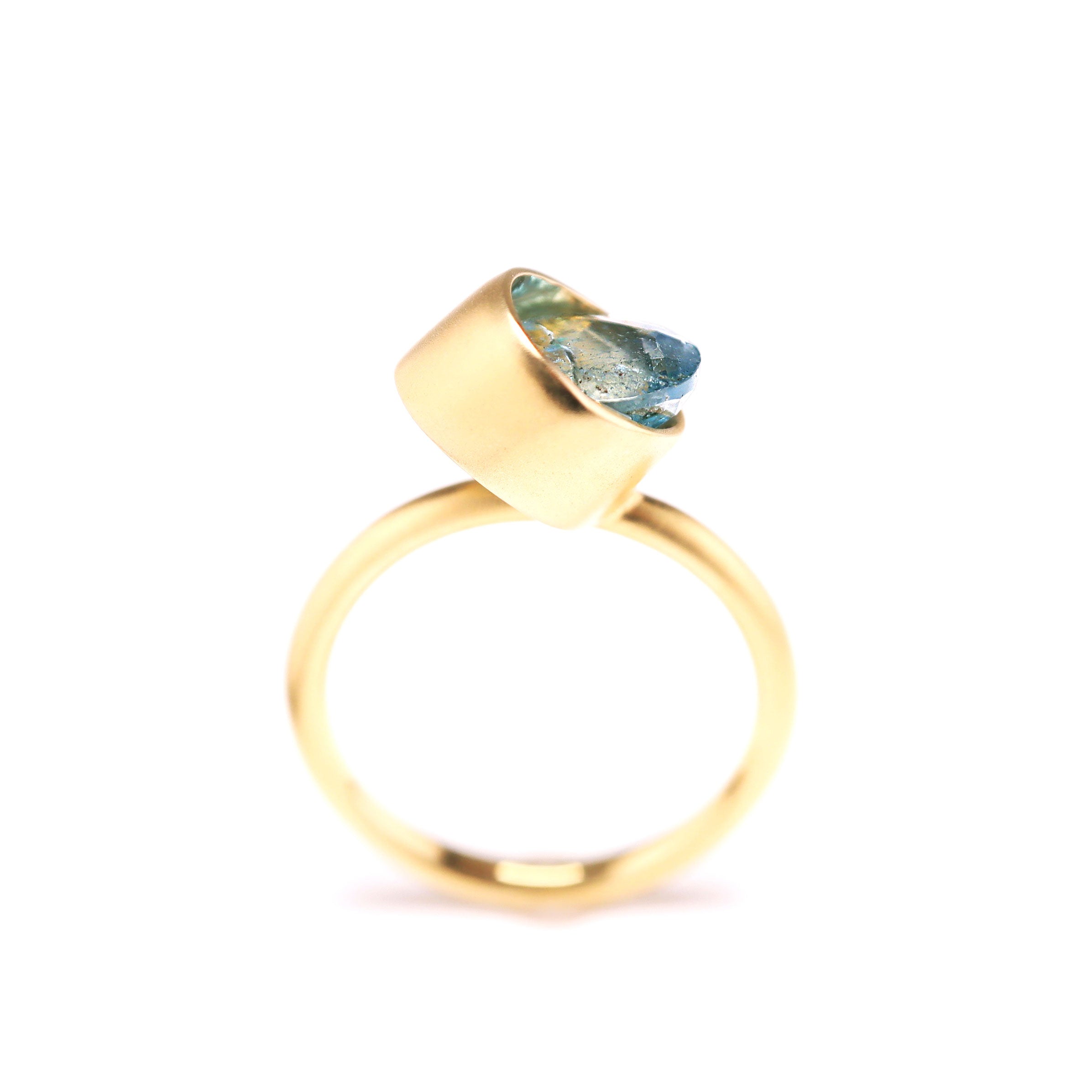 Protrude (K18) / Ring <br> Aquamarine
