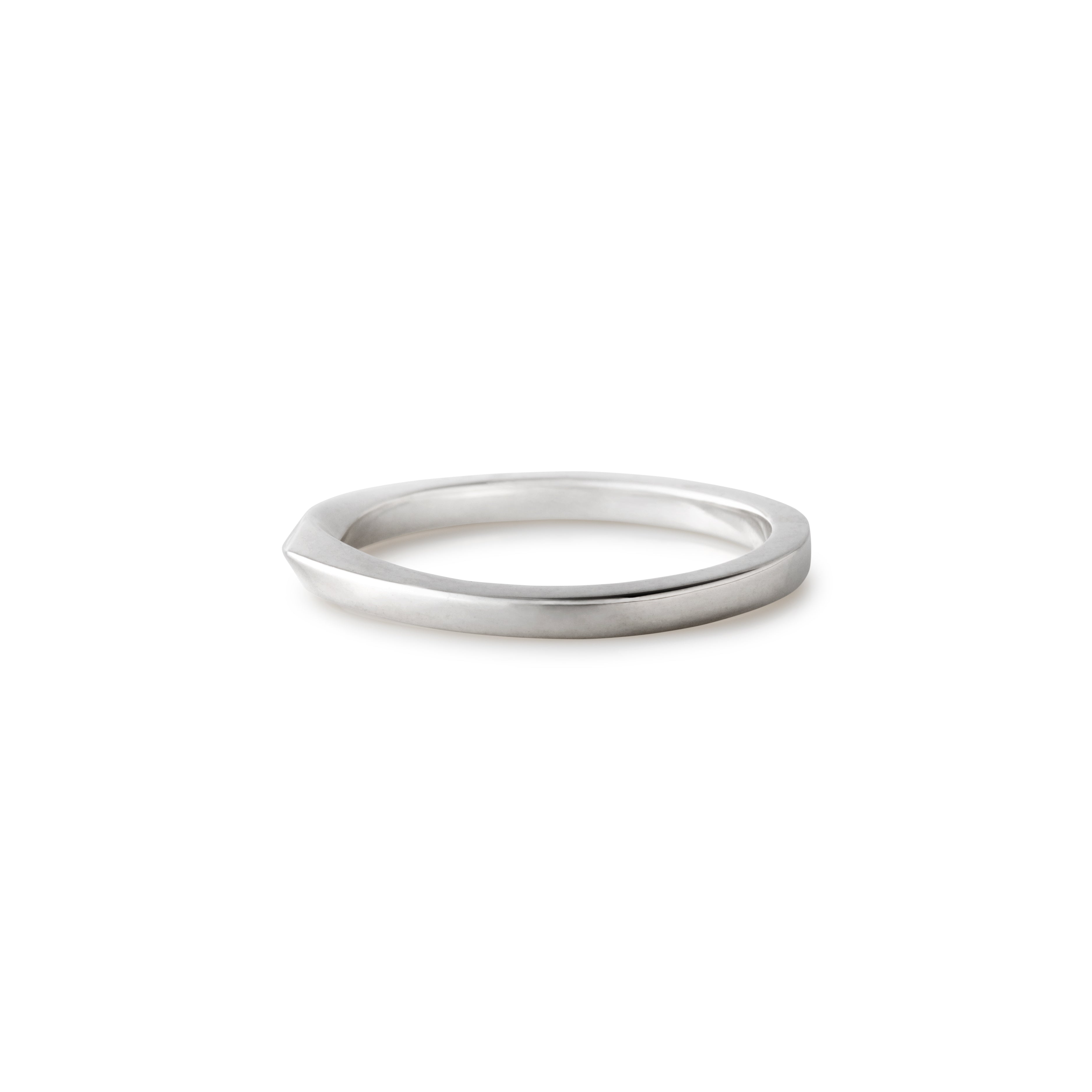 Mobius Ring <br> Pt900 <br> glossy