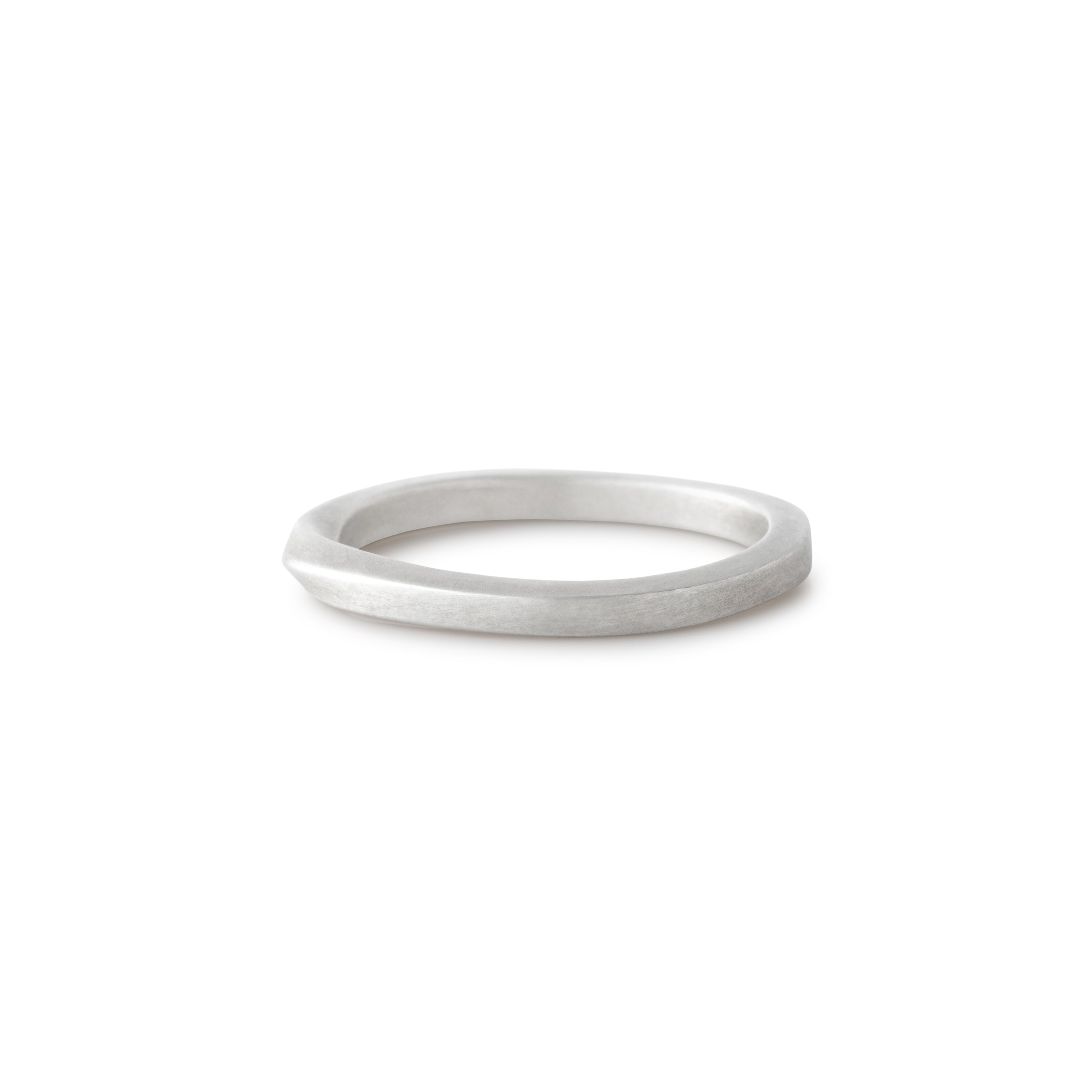 Mobius Ring <br>  Pt900 <br> matte