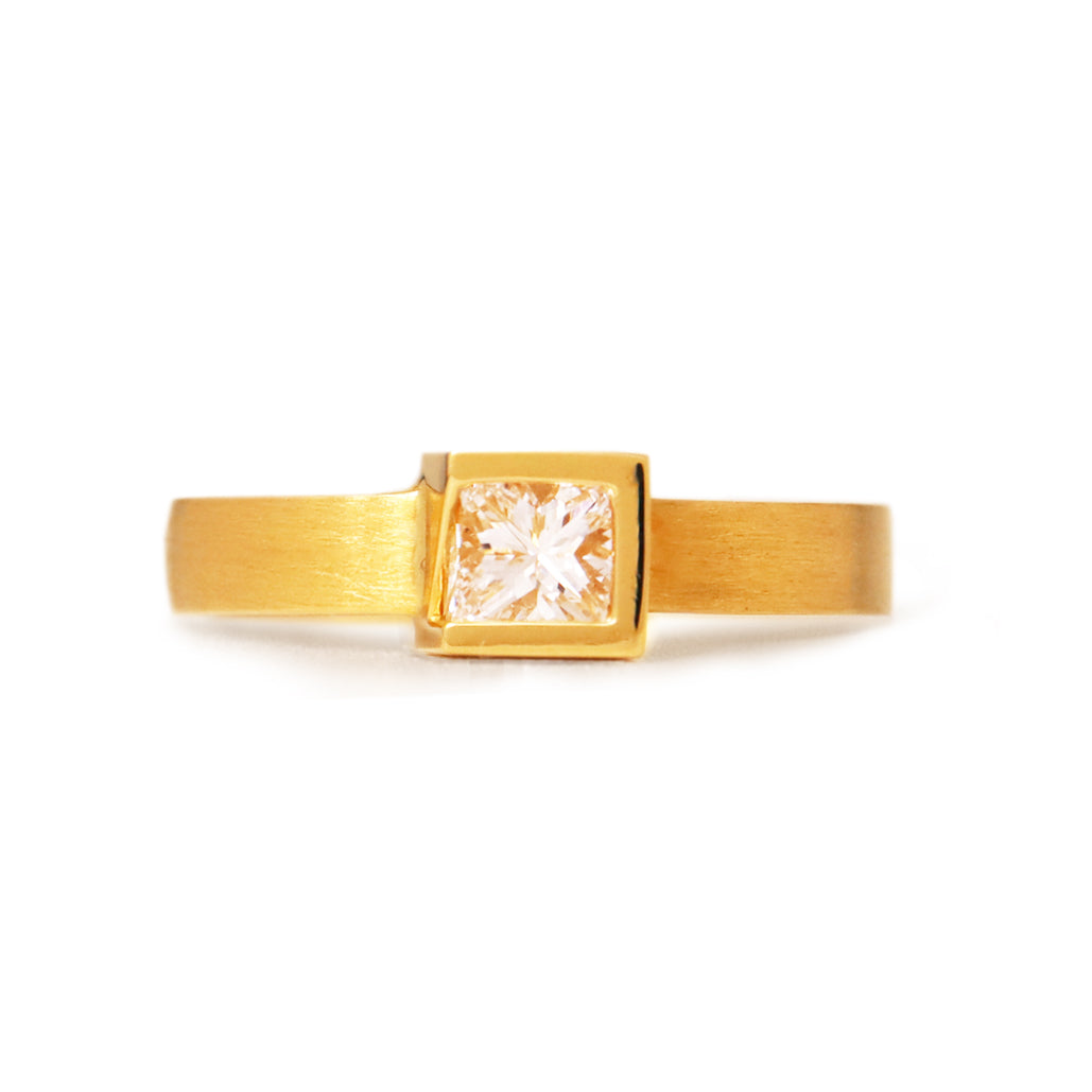Iridescence Ring / <br> Diamond (K18)