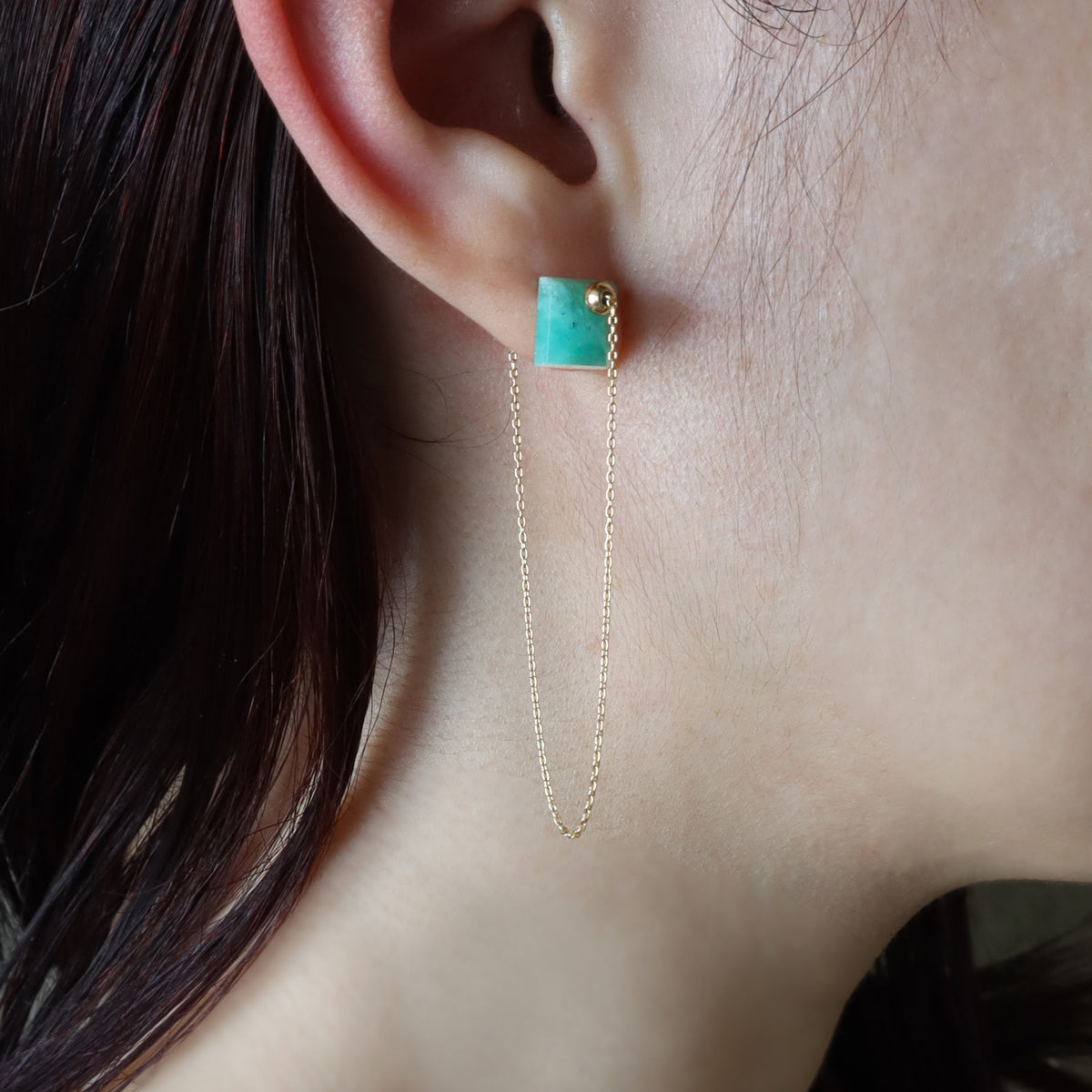 Chain stone / Pierced Earring (single) <br> Emerald