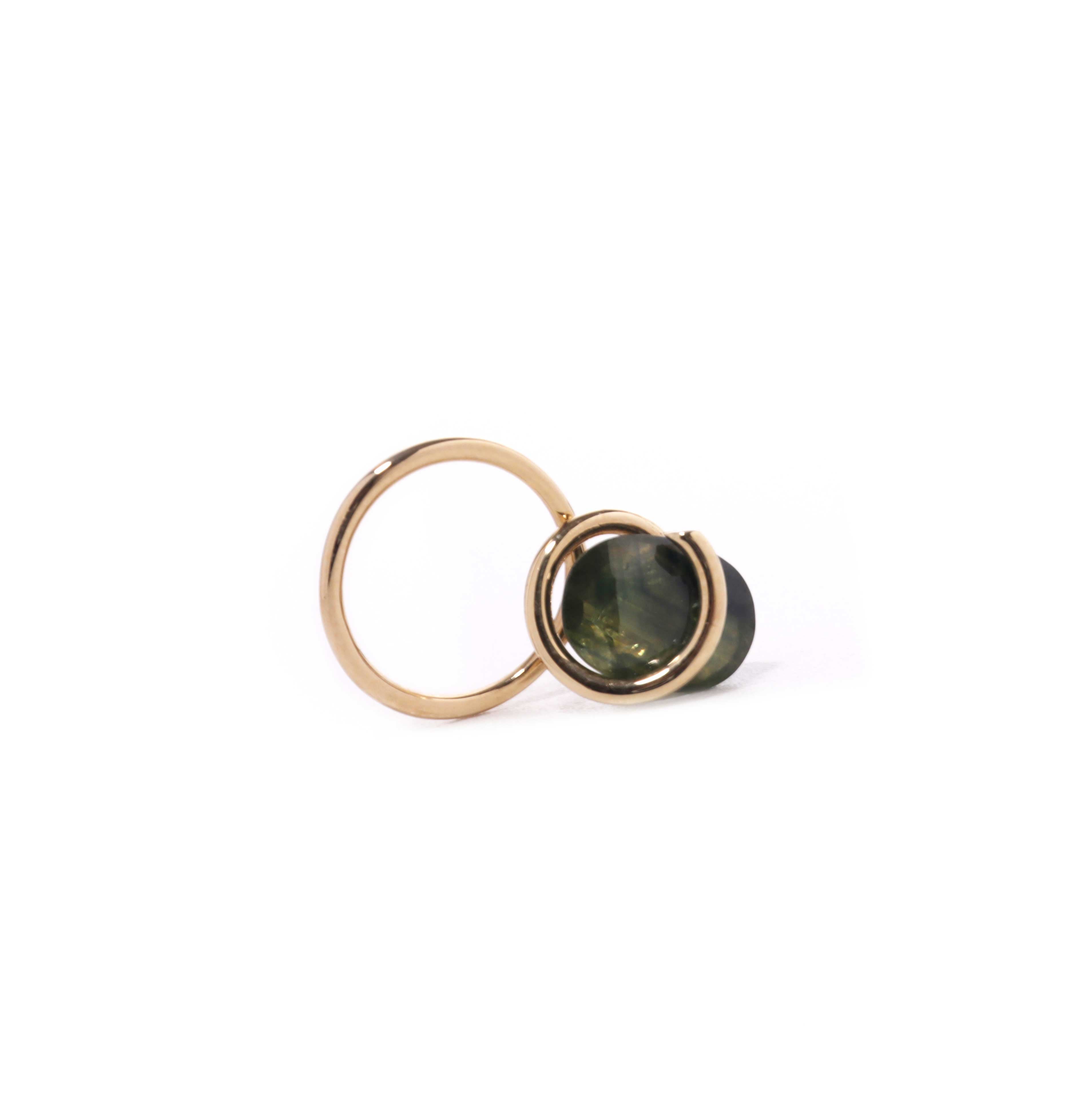 Circle / Pierced Earring <br> Green sapphire (single)