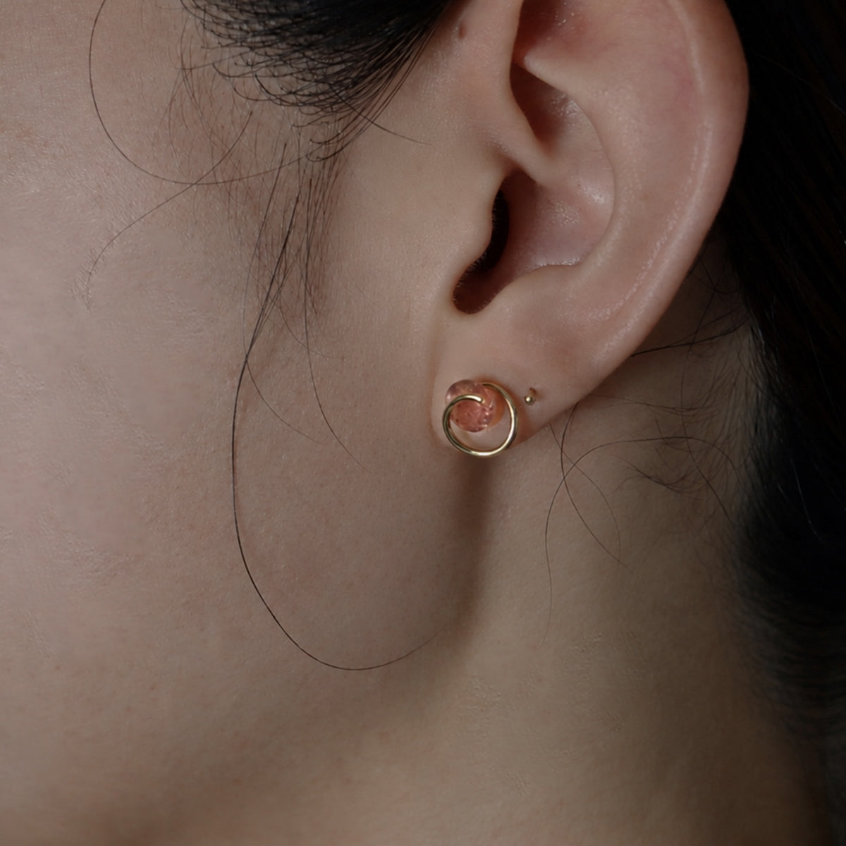 Circle / Pierced Earrings <br> Lepidocrocite in quartz