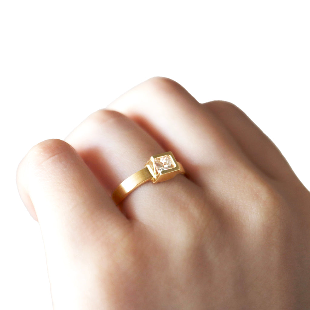 Iridescence Ring / <br> Diamond (K18)