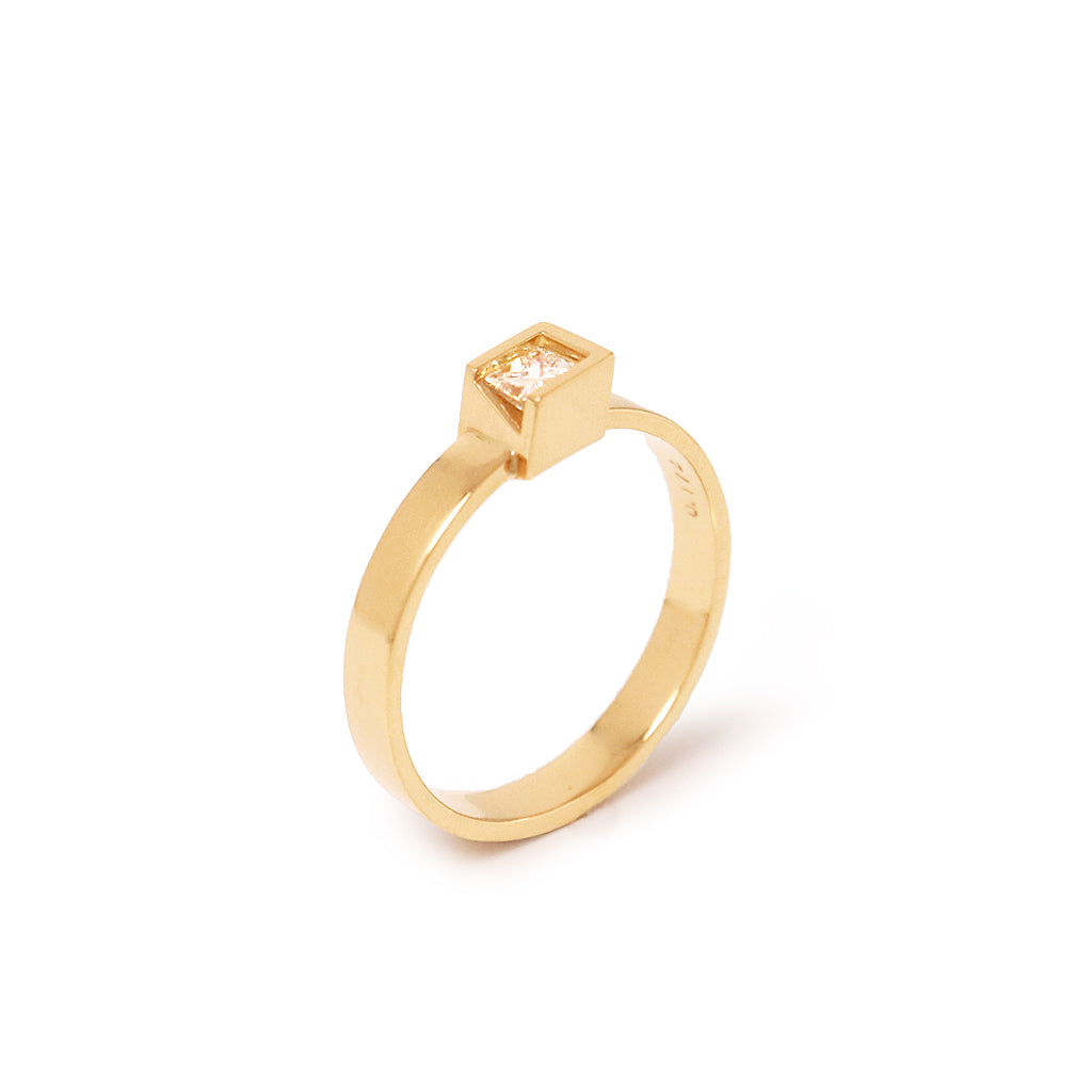 Iridescence Ring / <br> Diamond (K18)