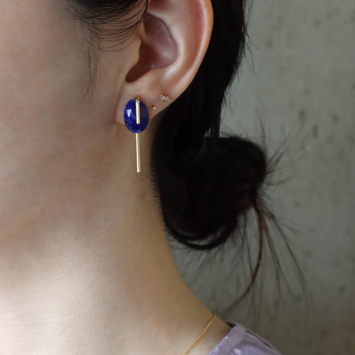 Line / Pierced Earring (single) <br> Lapis lazuli
