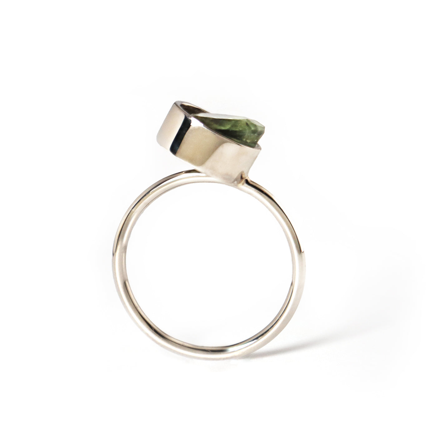 Protrude (Pt) / Ring <br> Peridot rutile quartz
