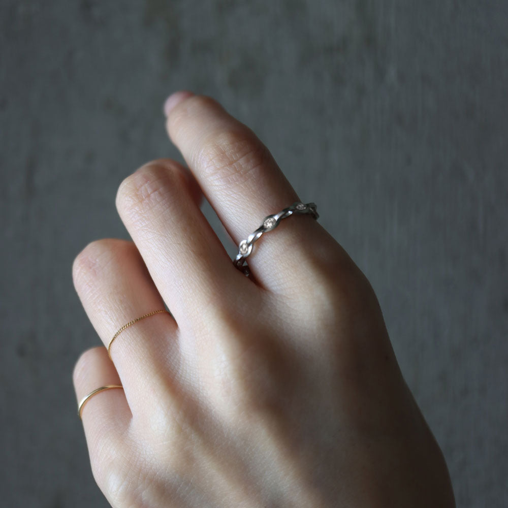 Mobius Ring <br> Pt900  / Three Diamonds <br> matte