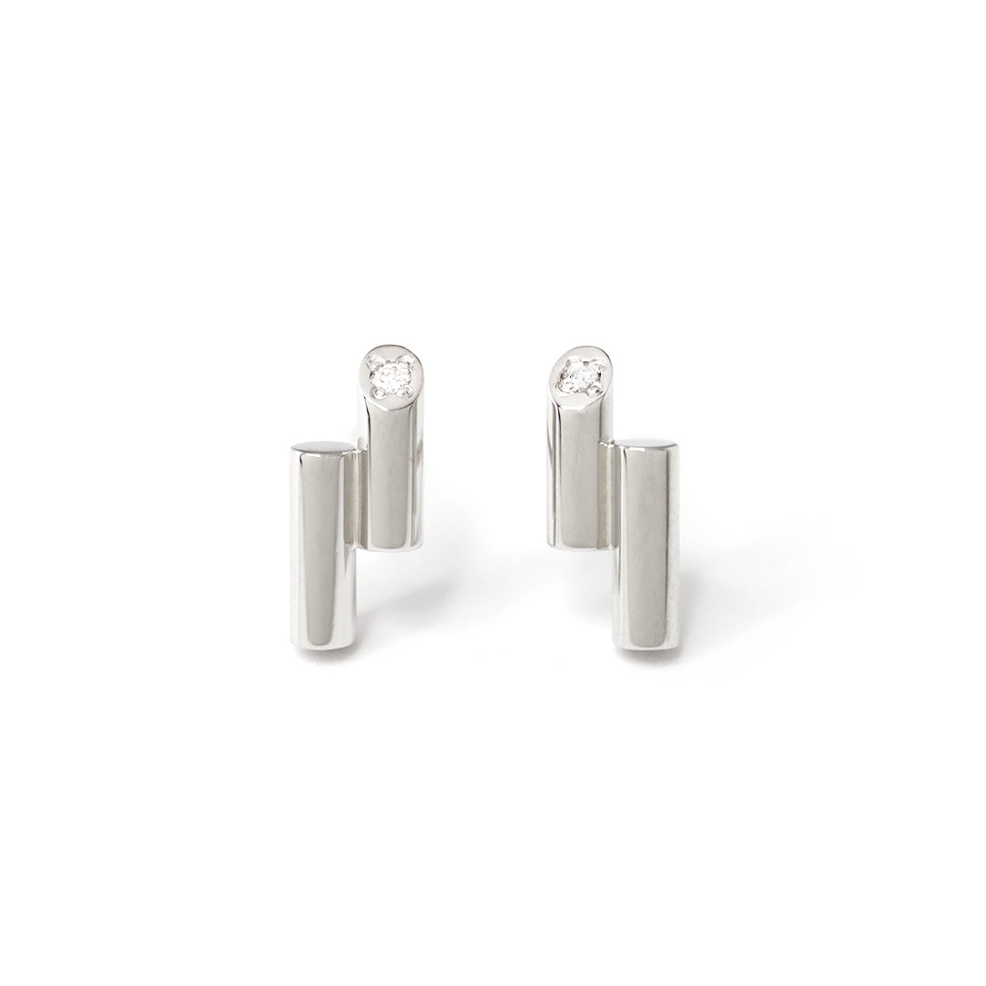 Prime / Bar <br> Pierced Earrings <br> Platinum