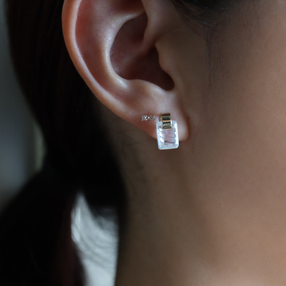 Ruffle / Pierced Earrings <br> Rainbow moonstone