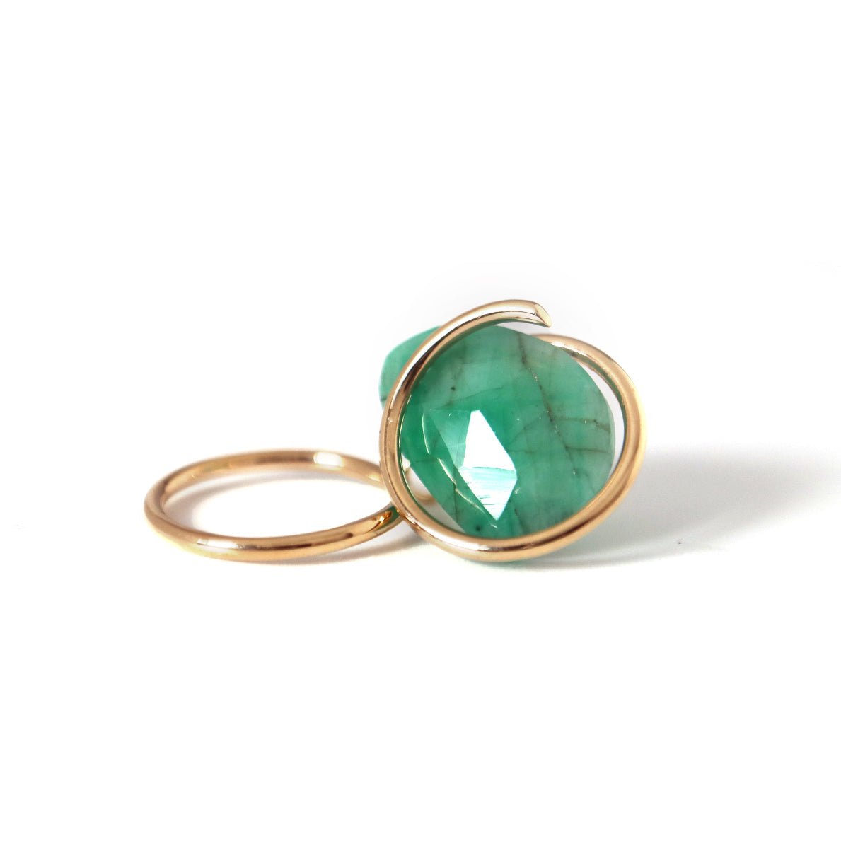 Circle / Pierced Earring (single) <br> Emerald