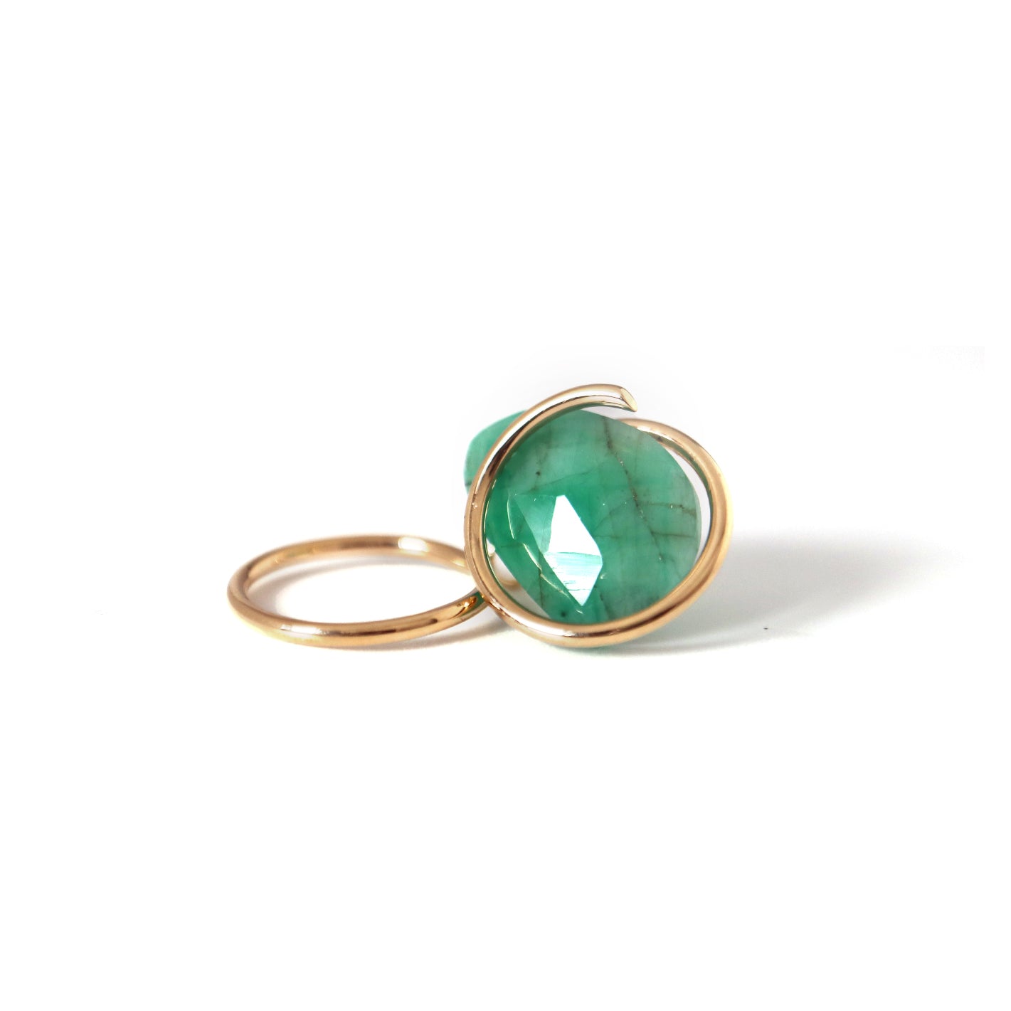 Circle / Pierced Earring (single) <br> Emerald