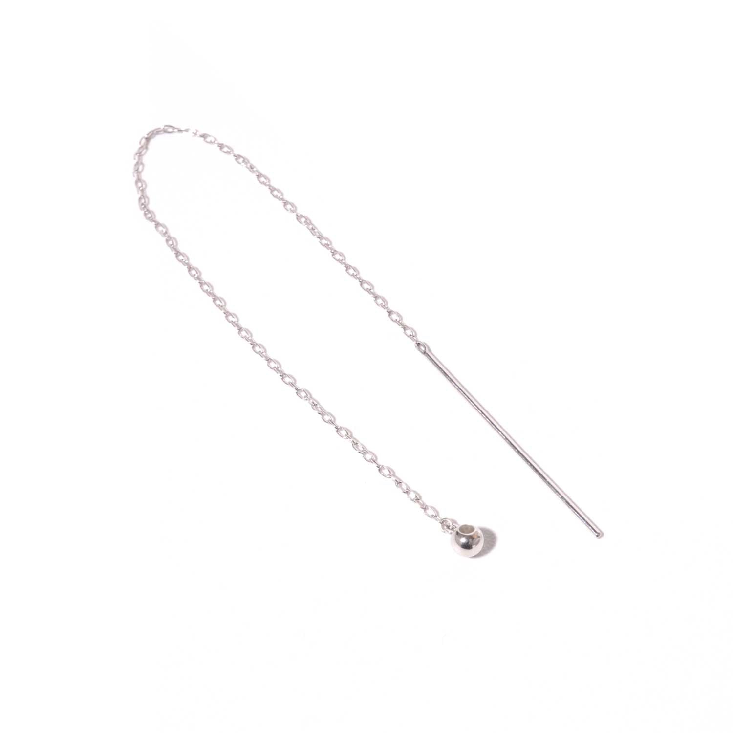 シルバーの華奢なチェーンピアス