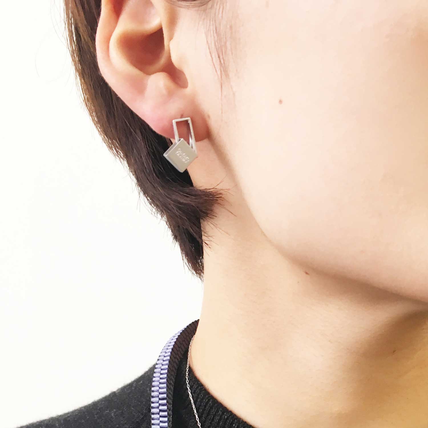Cube / Non hole earrings <br> Silver