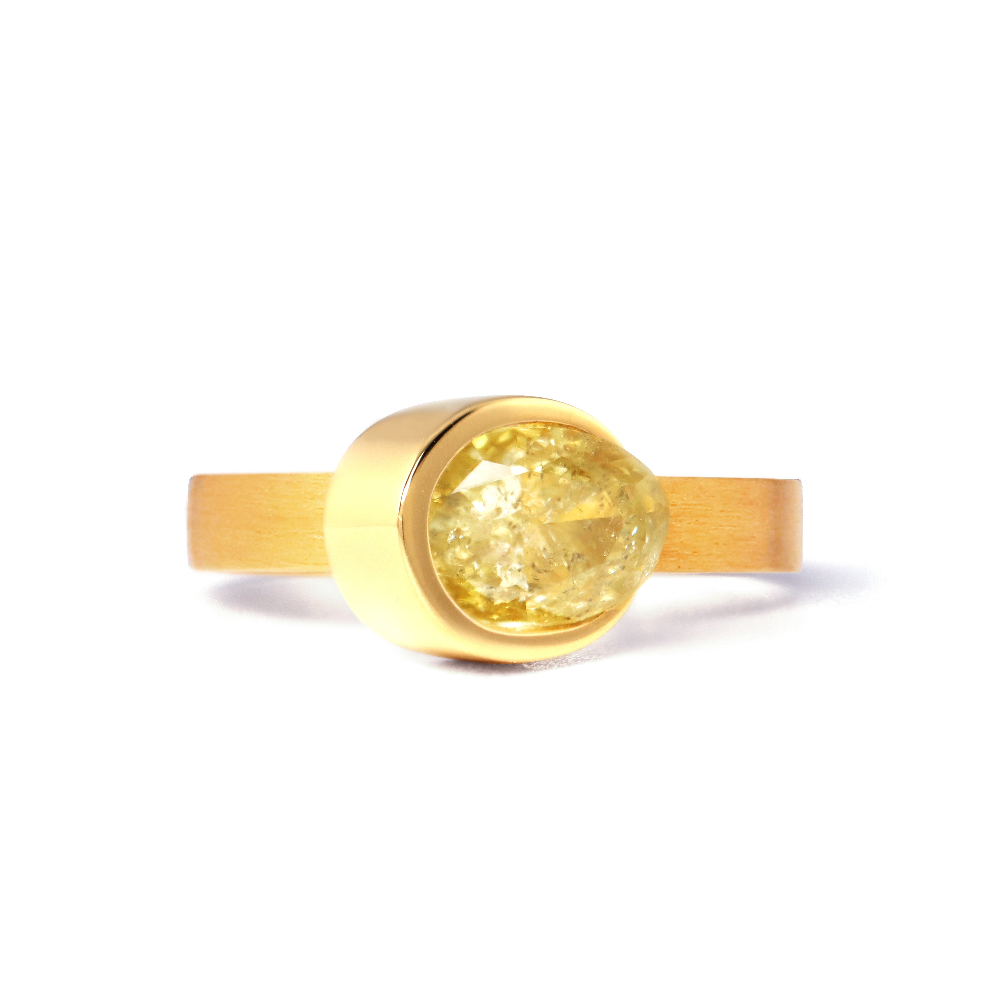 Protrude (K18) / Ring <br> Yellow diamond