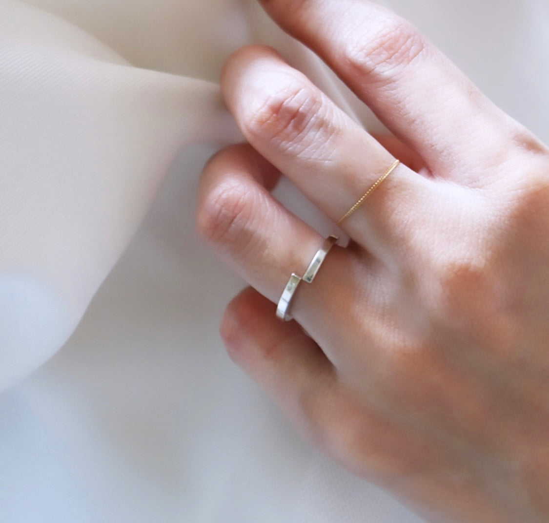 ∞ Ring square <br> Pt900 <br> glossy