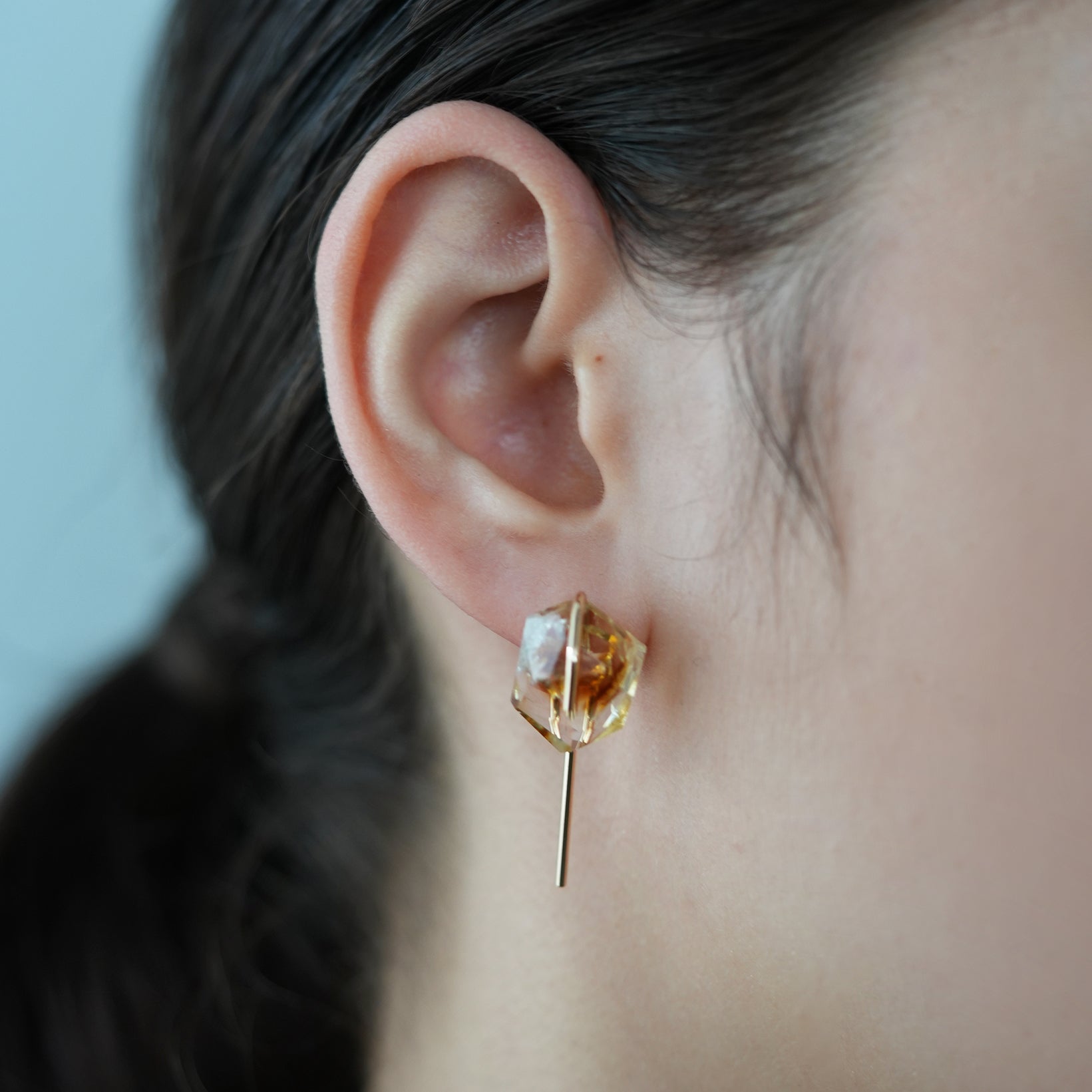 Line / Pierced Earring (single) <br> Bicolor citrine