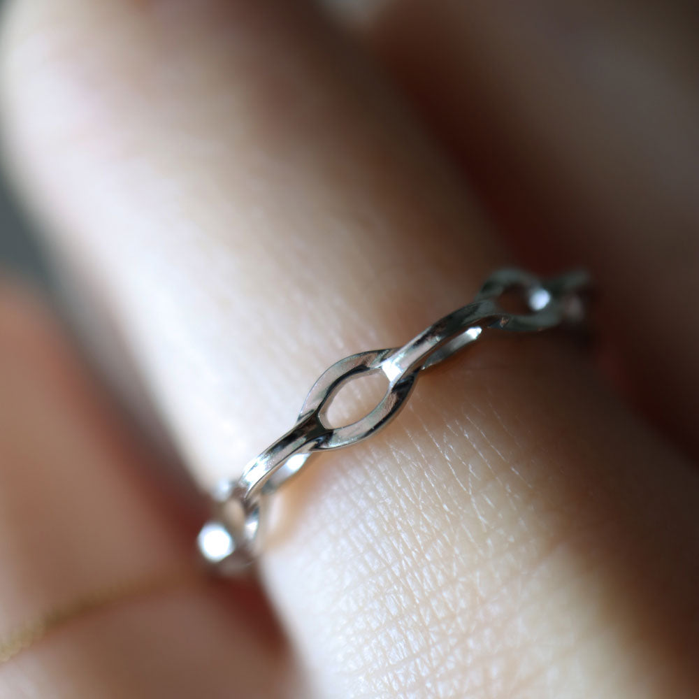Mobius Ring <br> Pt900 <br> glossy